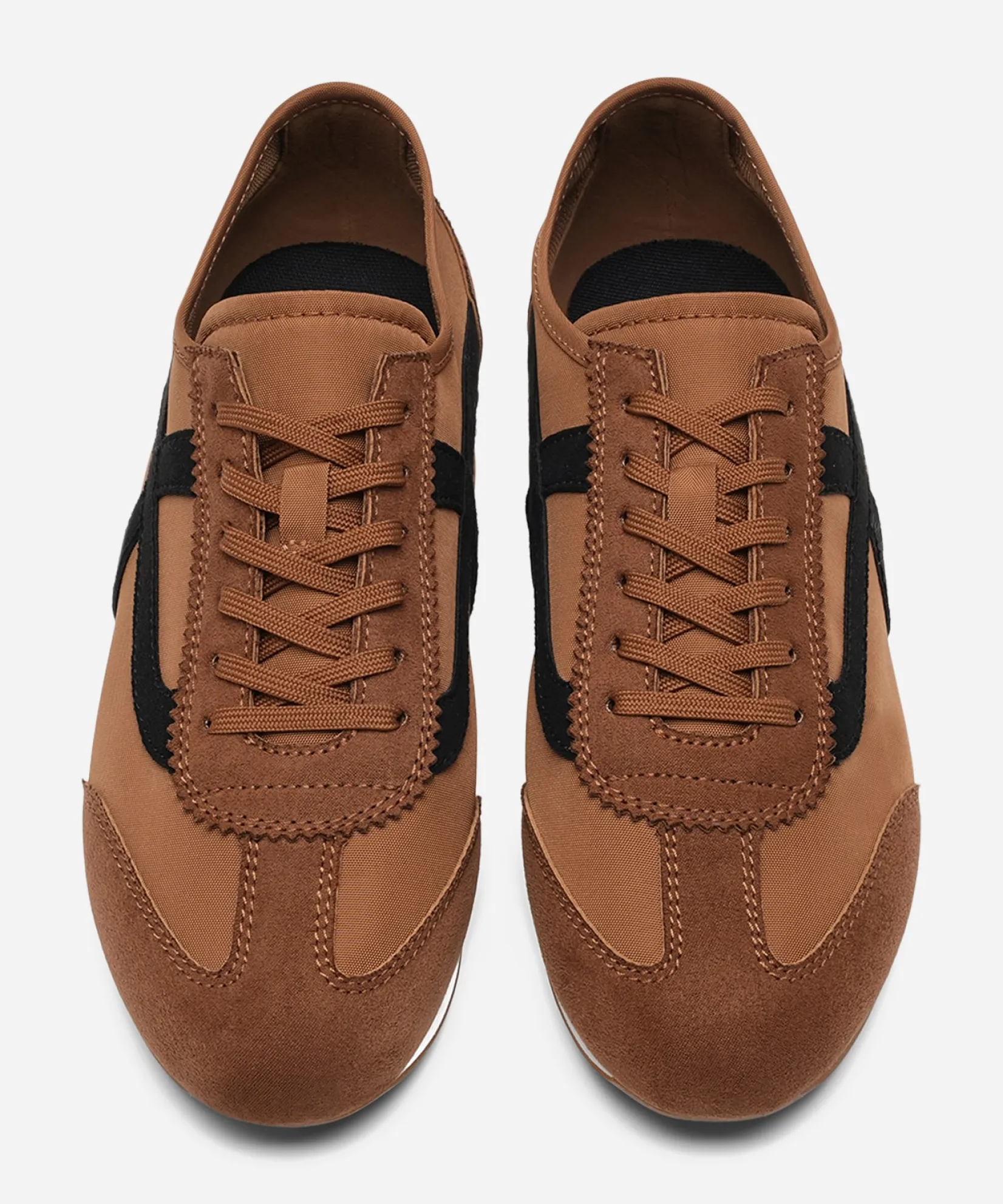 XIT Sneakers|Stora Storlekar (Stl. 42-43)<,Sneakers