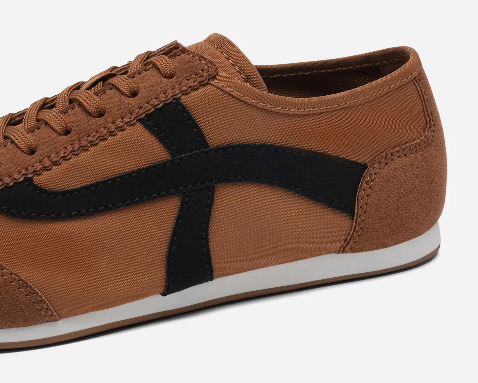 XIT Sneakers|Stora Storlekar (Stl. 42-43)<,Sneakers